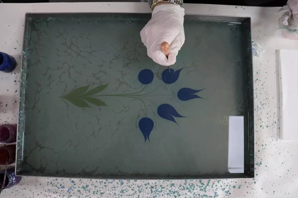 Meral Oruç’tan Ebru Sanatını Gelecek Nesillere Taşıyan Atölye Çalışmaları