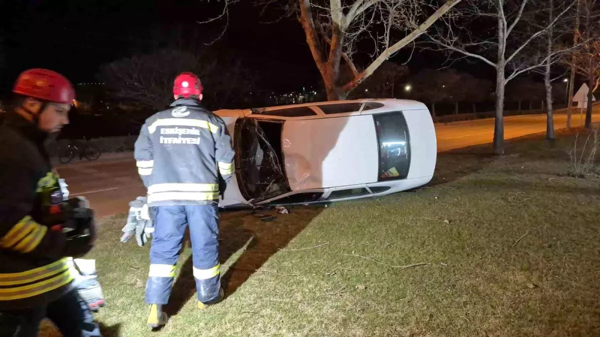 Eskişehir'de Kontrolden Çıkan Otomobil Takla Attı, Sürücü Hastaneye Kaldırıldı