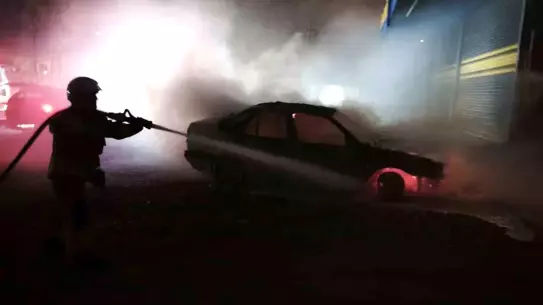 Yanmış TOFAŞ otomobilin motor bölgesi