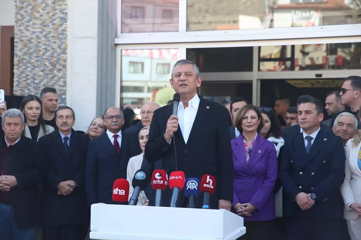CHP Lideri Özgür Özel, Sivrihisar’da Başkan Dökmeci’ye Yönelen Tehdidi Açıklıyor