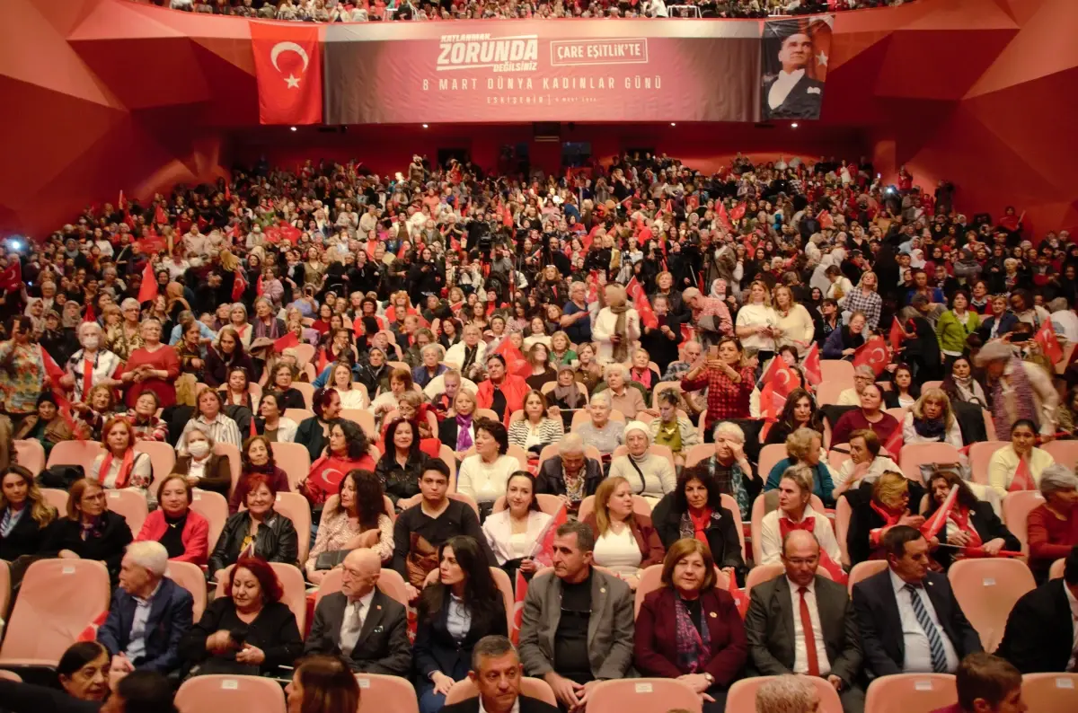 Özgür Özel'den Kadınlar Günü'nde Kadın Hakları ve İstanbul Sözleşmesi Üzerine Çarpıcı Açıklamalar