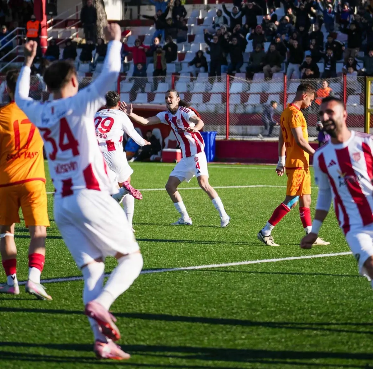 Ayvalıkgücü Belediyespor, Tire 2021 FK’yı 2-1’lik Zaferle Geçti