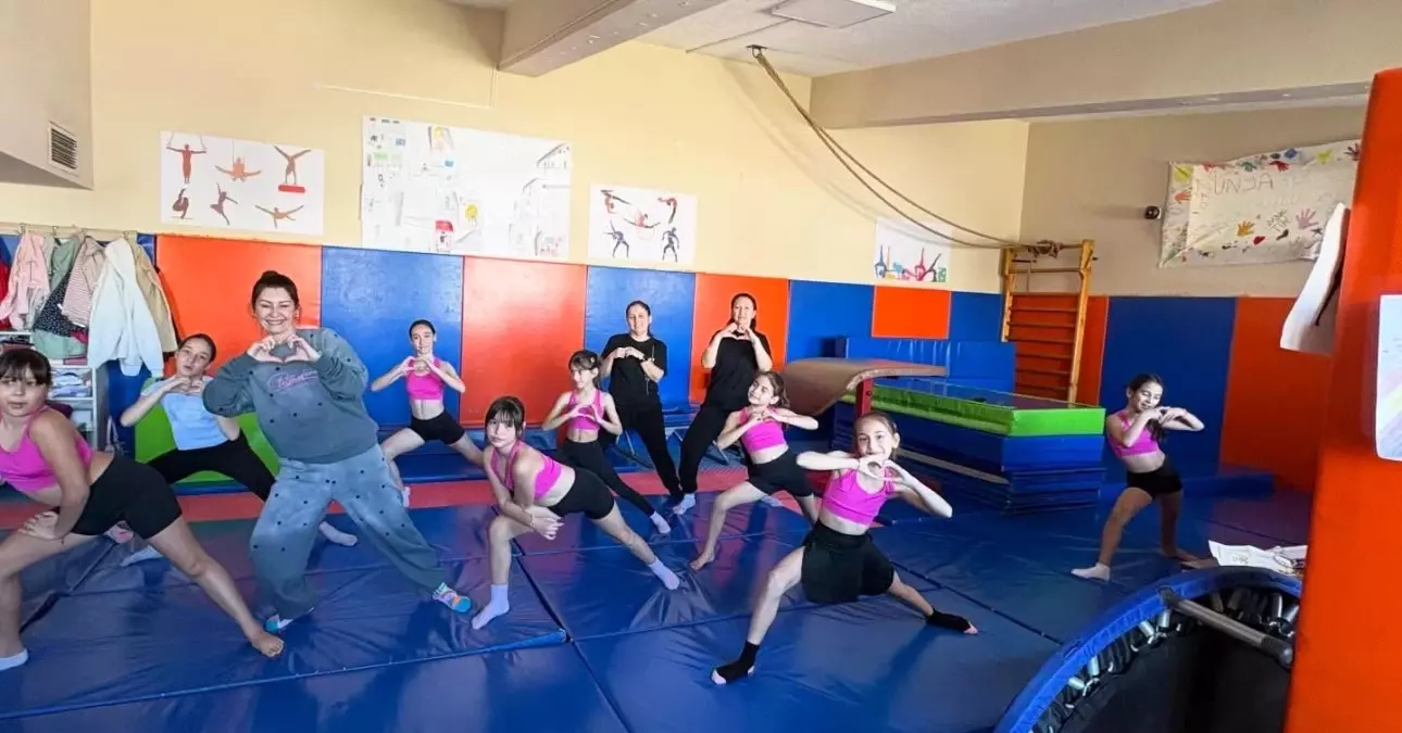 Burhaniye'de Kadınlar Günü'nde Anne-Çocuk Spor Şenliği