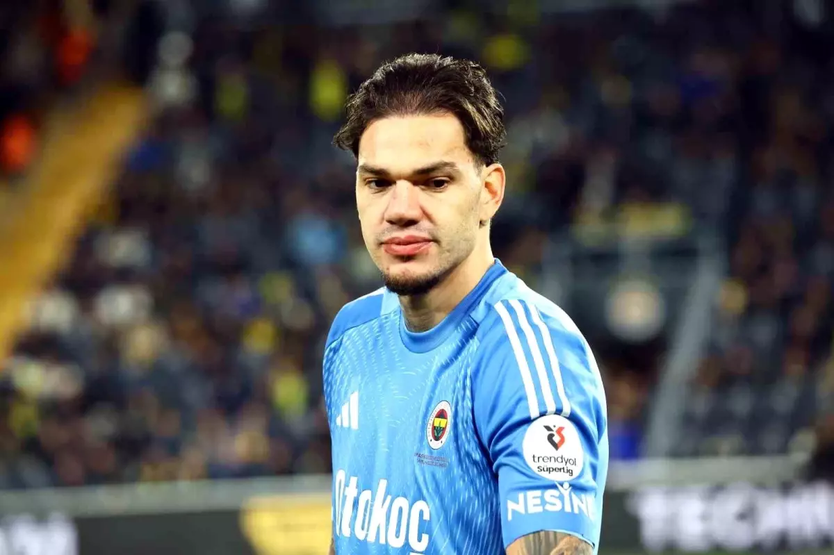 Ederson'un Sarı Kartı: Fenerbahçe Kalecisi Maçta Cezalı Duruma Geldi