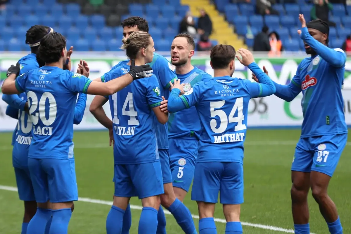Rizespor, Antalyaspor'u 1-0 Yenerek Üst Üste 3. Zaferini Aldı