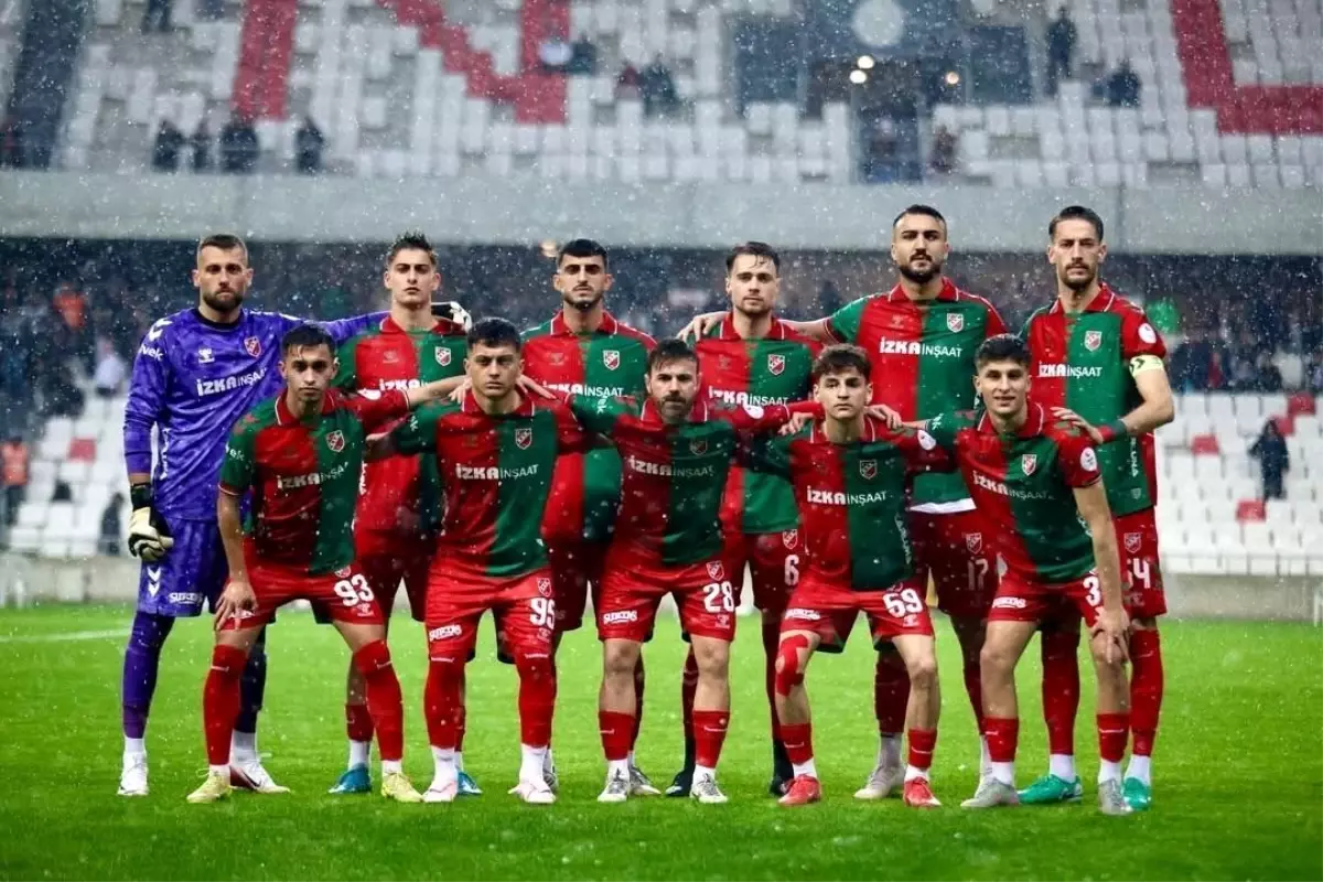 Karşıyaka, Uşakspor'u 2-1 Mağlup Ederek Dördüncü Ardışık Galibiyetini Aldı