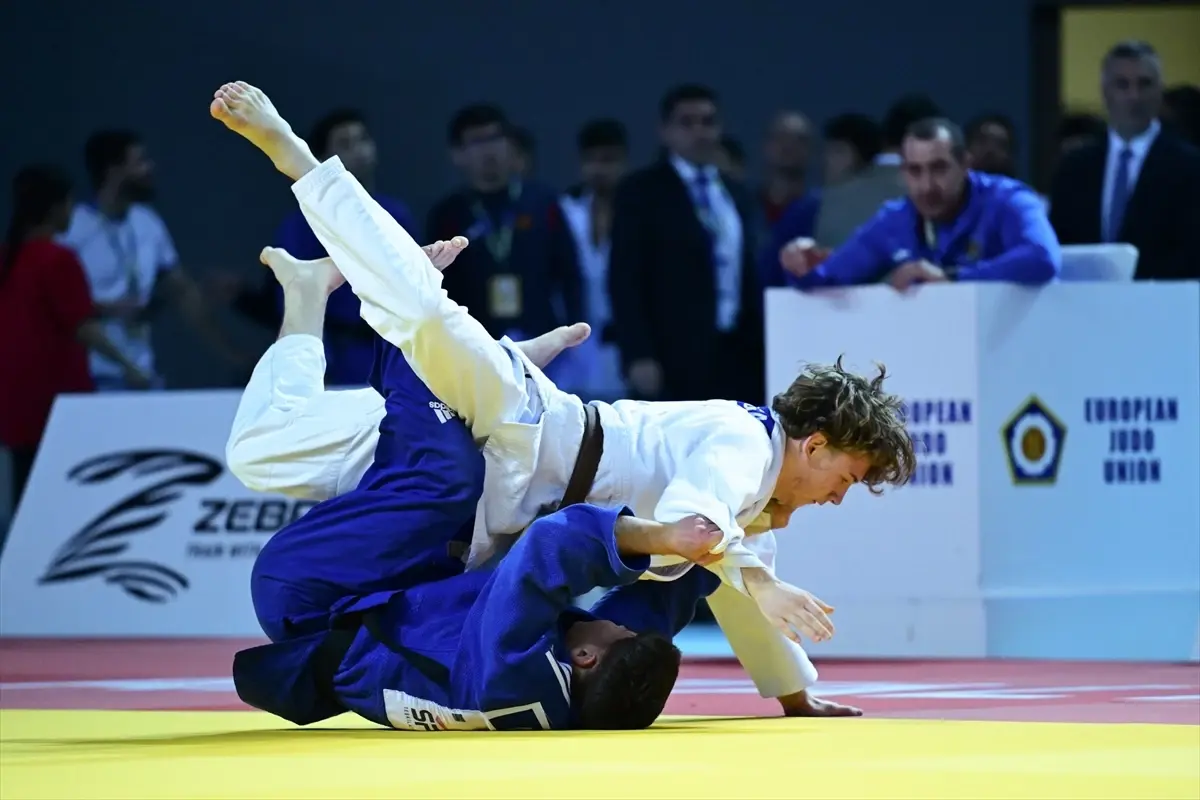 Antalya’da Judo Şampiyonası Parlaması: Elçin Karakazan Gümüş, Havva Sena Tokmak Bronz Kazandı