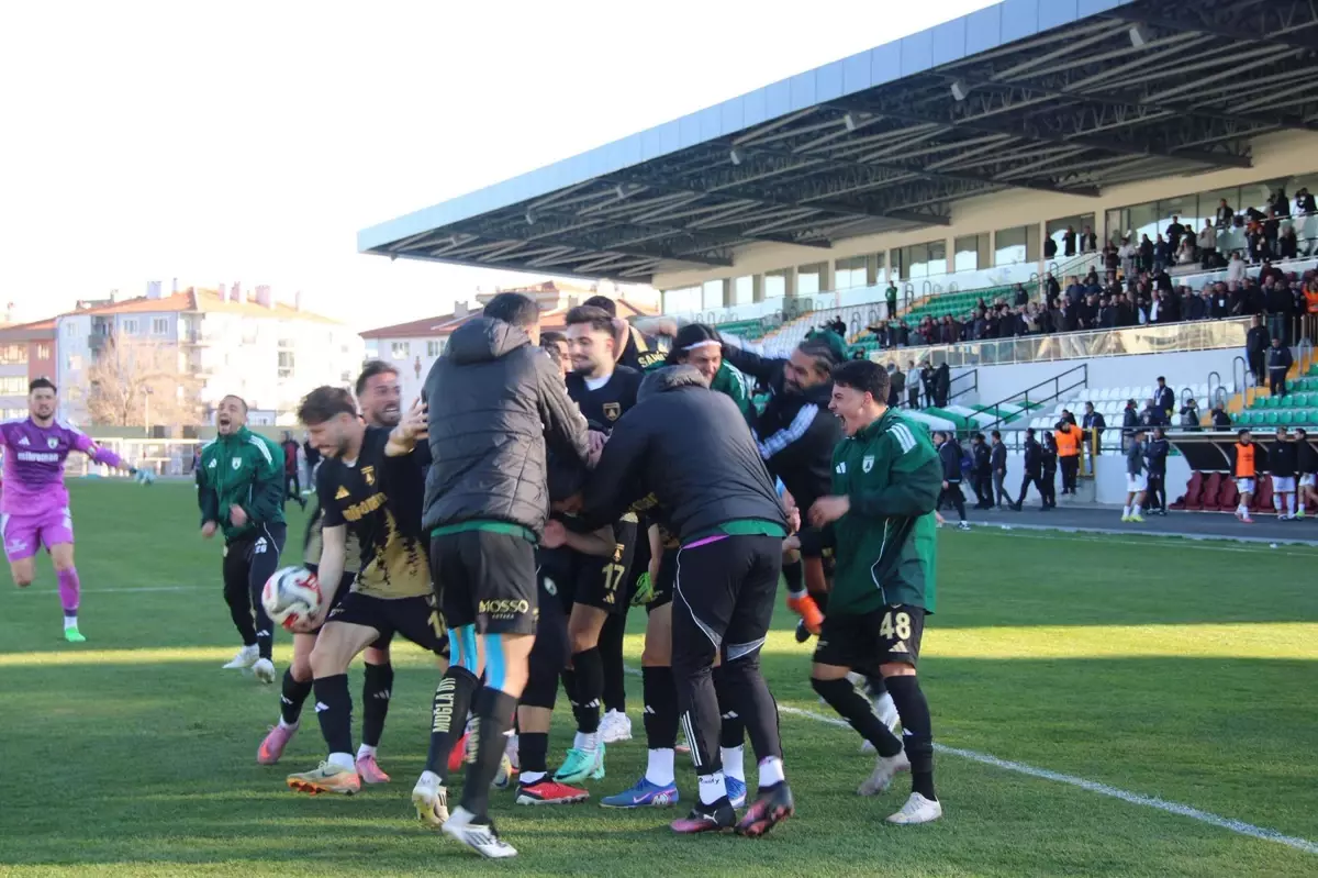 Muğlaspor, uzatma dakikalarında attığı iki golle Adana 01 FK'yı 2-0 mağlup etti