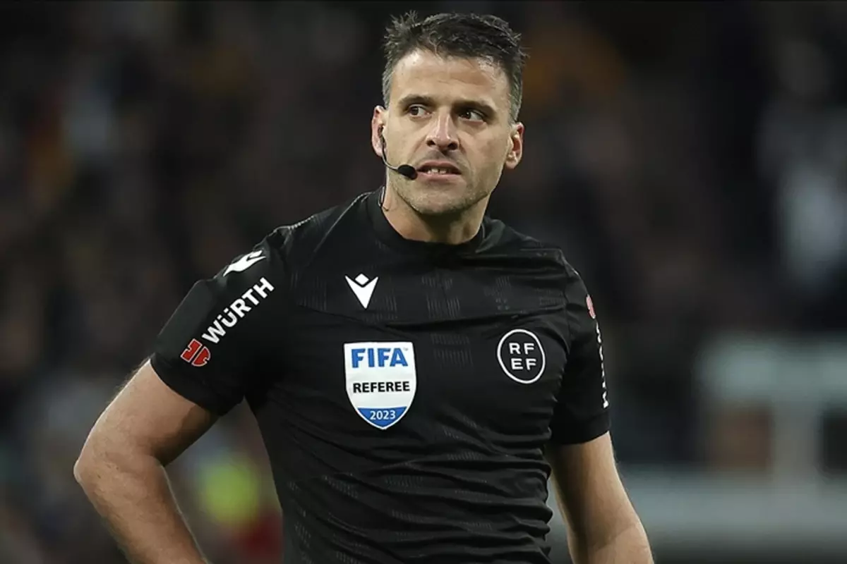 İspanyol Hakem Jesus Gil Manzano, Galatasaray-Liverpool Çatışmasını Yönetiyor