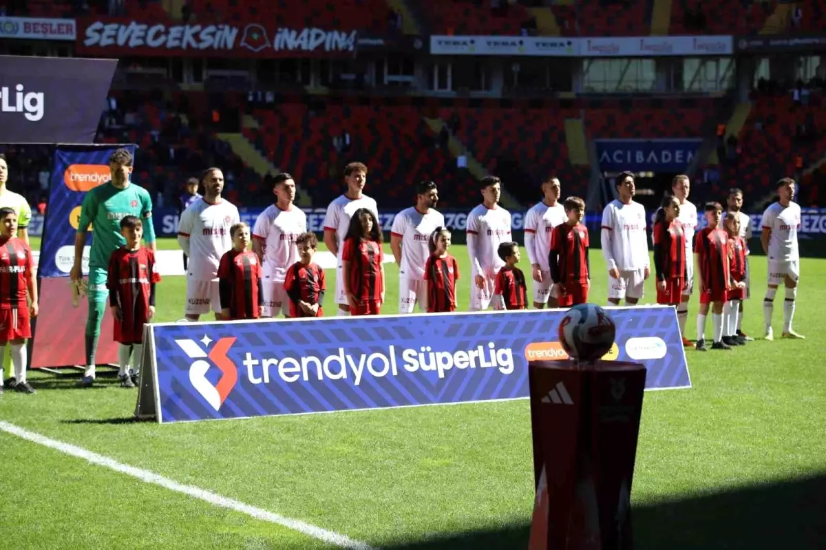 Gaziantep FK ve Fatih Karagümrük 20 Dakikada Görünmez Bir Çekişmeye Sahne Oldu