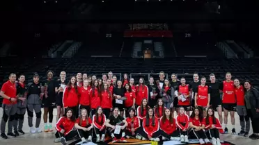 Sürpriz anında A Milli Kadın Basketbol Takımı