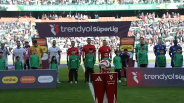 Maçın kritik anında hakem kararları