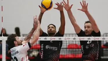 Maçın kritik anlarından bir fotoğraf