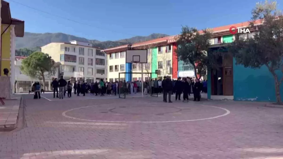 Buldan’da 5.1 Şiddetindeki Deprem Şehri Sarstı