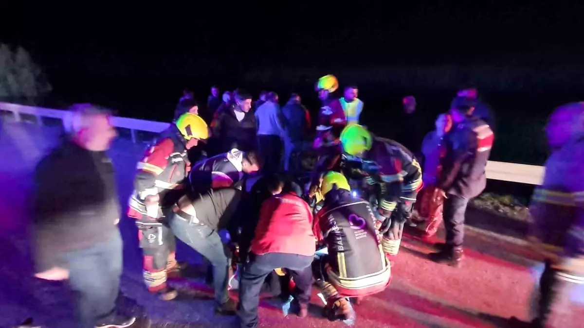 Balıkesir'de Şarampole Çıkan Otomobil Kazası: 1 Ölü, 5 Yaralı