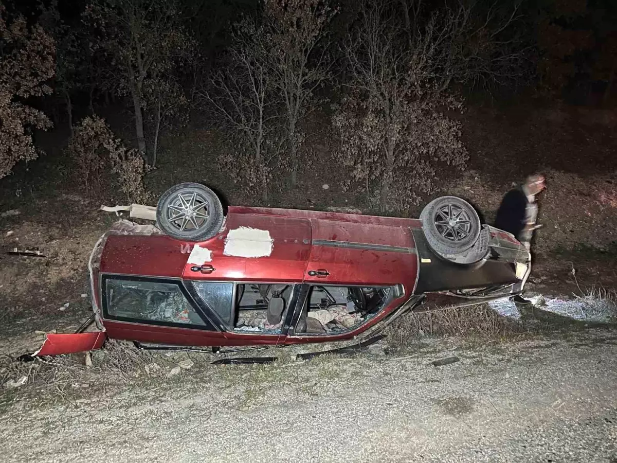 Uşak'ta iki otomobil çarpıştı, 5 kişi yaralandı