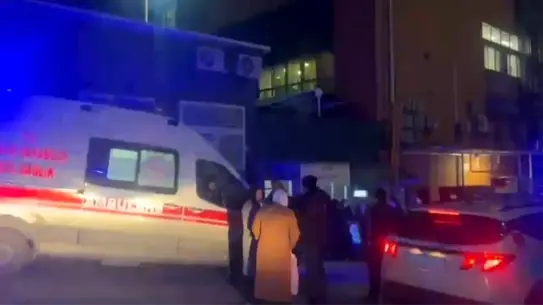 Zehirlenme şüphesiyle hastaneye kaldırılan kişilerin fotoğrafı