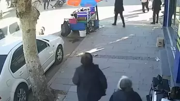 Kozan’da Motosiklet ve Otomobil Çarpışması: Sürücü Hastaneye Sevk Edildi