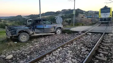 Tarsus'ta Tren Hemzemin Geçitte Çarpma Olayı: Soruşturma Başlatıldı