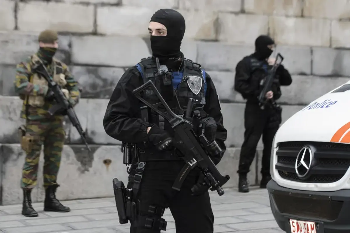 Liege'de Sinagog Önünde Patlayan Şok Edici Patlama ve Tarihi Bina Hasarı