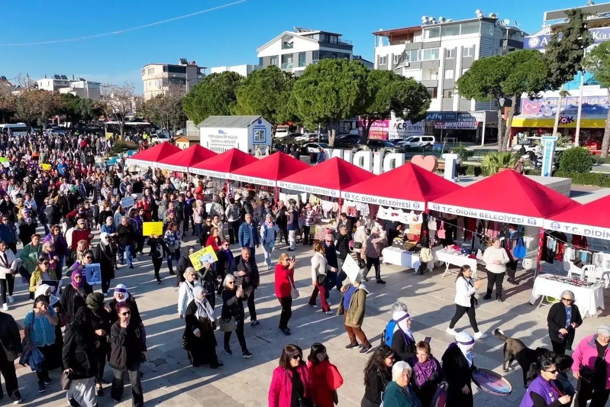 Didim'de Emekçi Kadınlar Pazarı Açıldı: Yerel Kadın Üreticileri Kent Meydanında Buluştu
