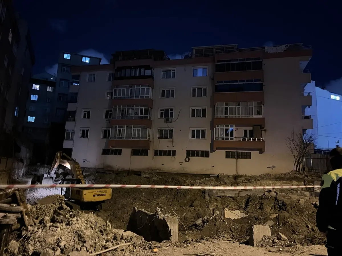 Bahçelievler’de Çökme Riski Taşıyan 5 Katlı Bina Tahliye Edildi, 10 Daire Mühürlendi