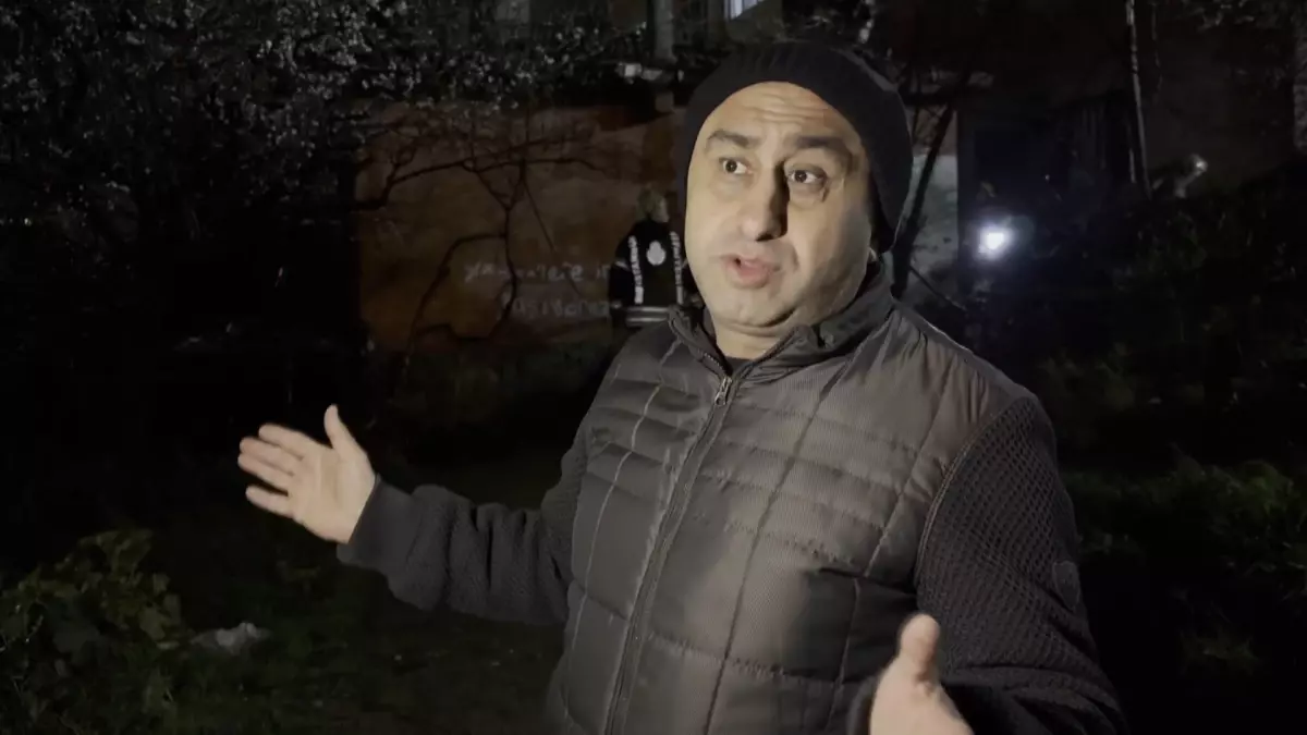 Beyoğlu'nda Terk Edilen Bina Yangını Kontrol Altına Alındı