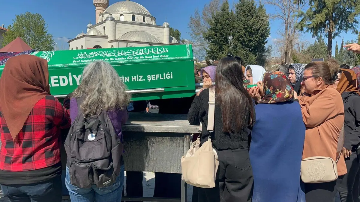 Muğla’da Kadın Kadına Destek: Sermin Bacak’ın Cenazesi Duygusal Anlarla Dolu