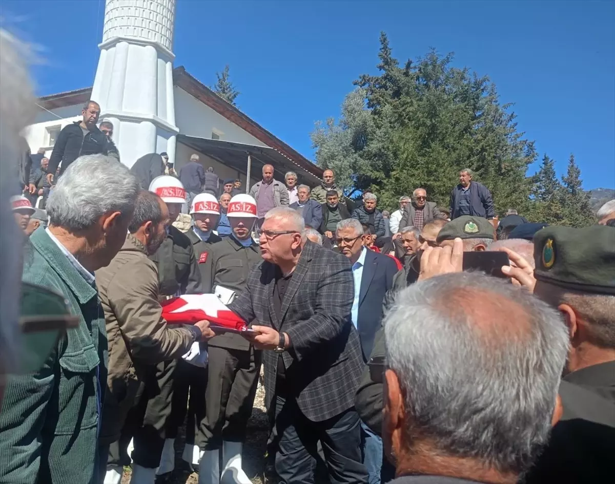 Kıbrıs Gazisi Cemali Karakuş’un Kumluca’da Askeri Törenle Son Yolculuğu