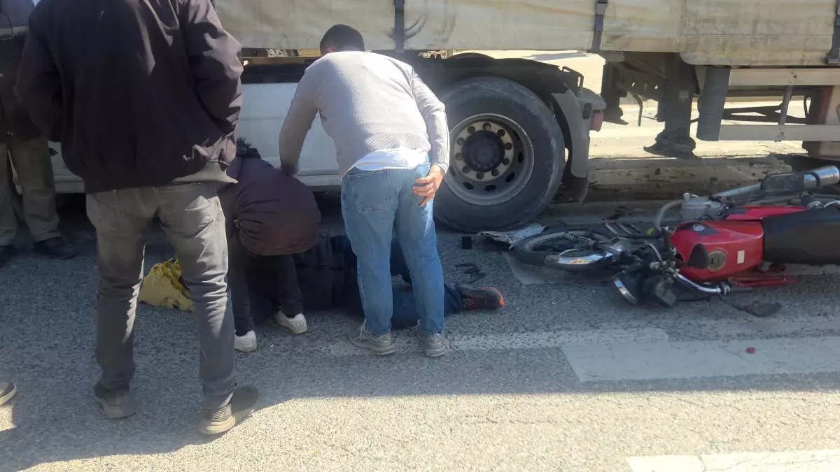Bursa Orhangazi’de TIR ve Motosiklet Çarpışması: 5 Kişi Yaralı
