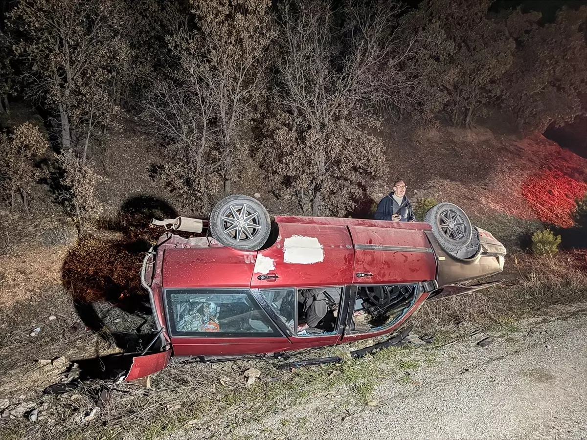 Uşak'ta İki Araç Çarpıştı: 5 Kişi Yaralandı