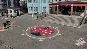 Öğretmenlerin çizim yaptığı an