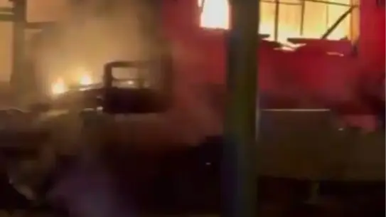 Yangın sonrası söndürülmüş evin görüntüsü