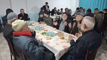 İftar sofrası ve katılımcılar