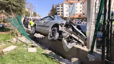 İnegöl'de Yokuş Aşağı Kontrolsüz Araç Kayması: 1 Ölü, 2 Yaralı