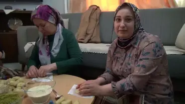 Reyhanlı’da Ramazan Kömbesi Hazırlığı: Ev Kadınları İmece Usulüyle Bayrama Hazırlanıyor