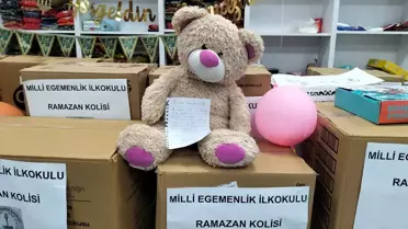 Manavgat sokaklarında dağıtılan yardım kolileri