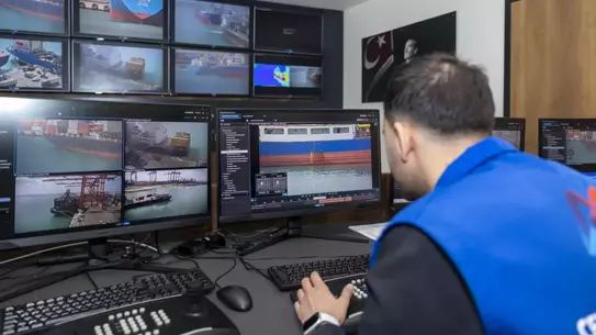 Kirli balast deşarjı yapan gemi