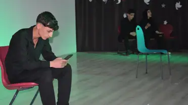 Silopi'de Bağımlılıkla Mücadeleye Dikkat Çeken 'Boş Sandalye' Tiyatrosu Sahnelendi