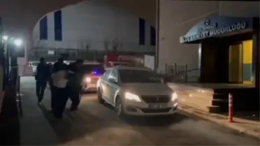 Sultangazi'de Uyuşturucu Operasyonu: 5 Şüpheli Gözaltında, Araçta Ruhsatsız Silah Bulundu