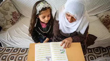 Torun Perizade okuma yazma çalışıyor