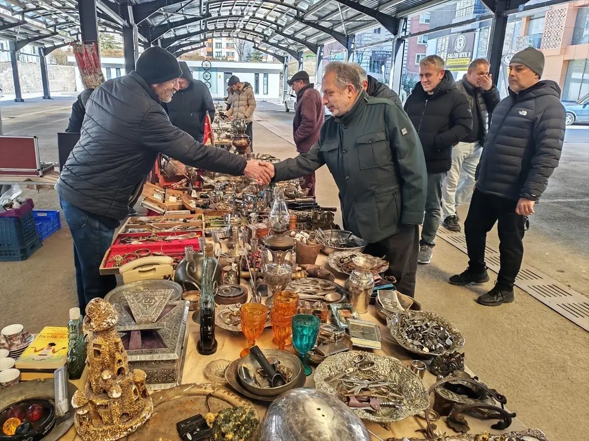 Talas Belediyesi Başkanı Yalçın'dan Antika Pazarı Ziyareti