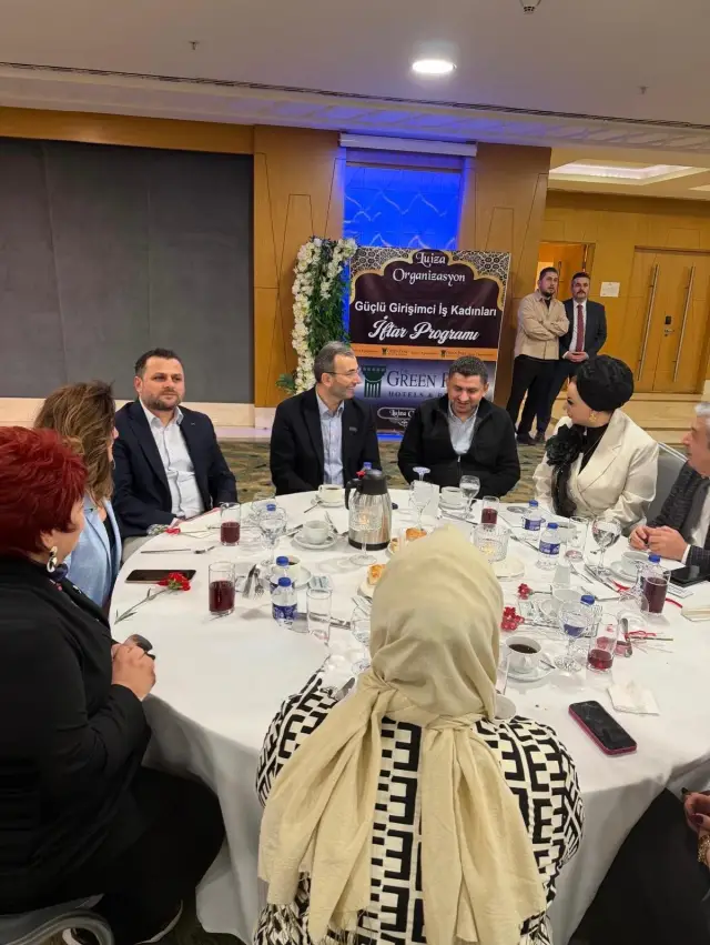 Etkinlikte konuşma yapan Av. Gülsün Doygun