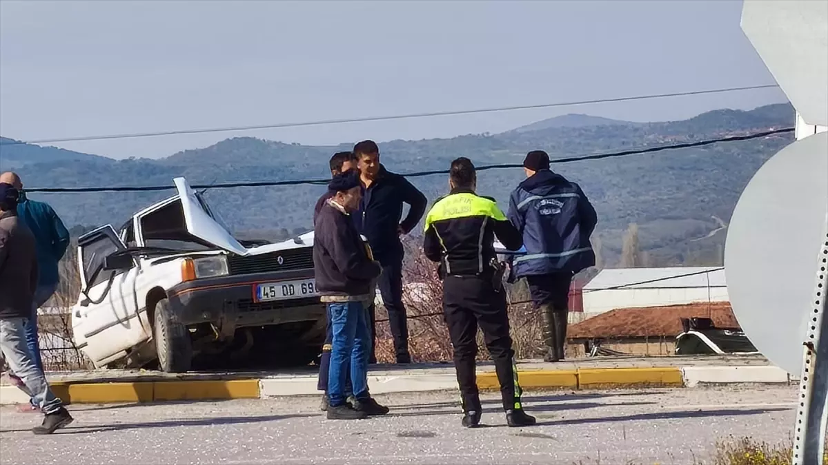 Balıkesir Sındırgı’da Otomobil ve Kamyon Çarpışması: 1 Ölü, 2 Yaralı