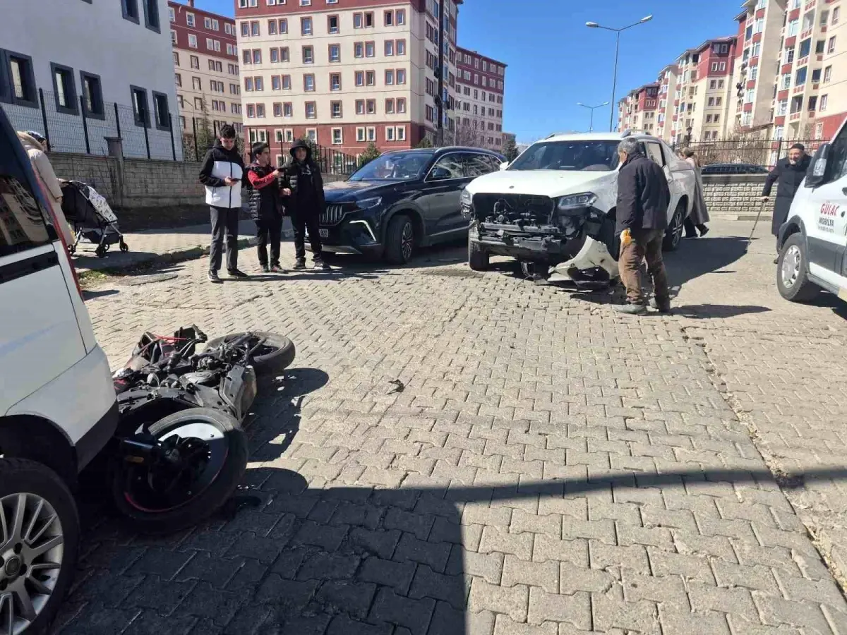 Bingöl'de Trafik Kazası: Otomobil ve Motosiklet Çarpıştı, 2 Yaralı