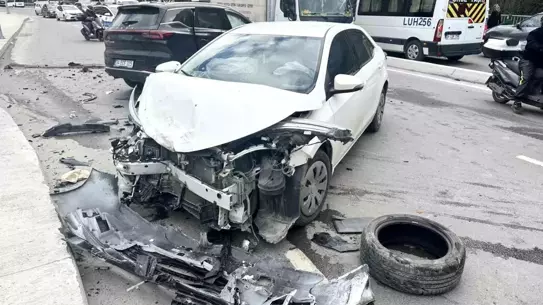 Sarıyer'de Zincirleme Trafik Kazası: 4 Yaralı ve Araçlar Çarpıştı