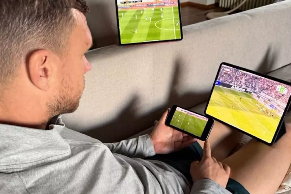 Edin Dzeko’nun Çoklu Maç İzleme Tutkusu Sosyal Medyada Gündemde