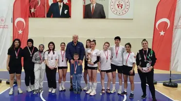 Voleybol Turnuvası Finalinde Muhteşemler Takımı
