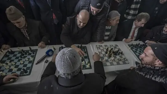 TSF Başkanı Fethi Apaydın, Erzurum'daki Satranç Kahvehanesini Ziyaret Etti