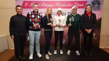 Golf sahasındaki kadın sporcular
